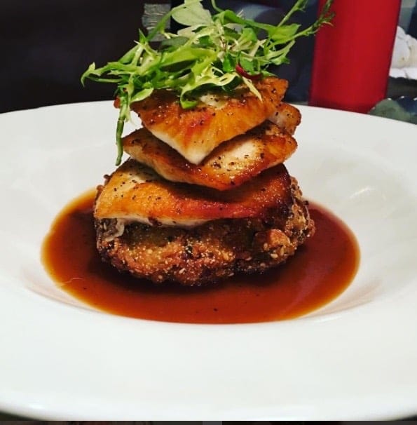 Henley's Village Tavern