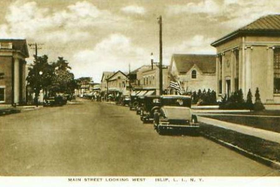 Islip - Main looking west tellers