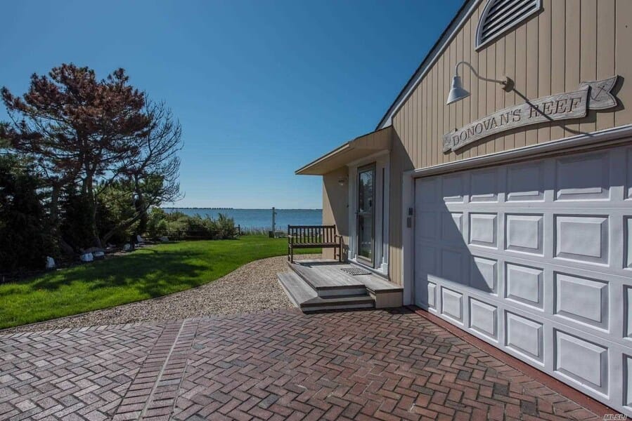 house for sale at 118 Evergreen Ave, East Moriches