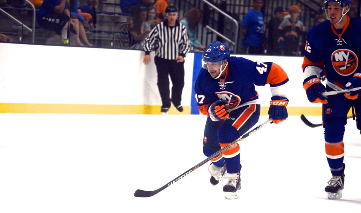 News | East Patchogue hockey prospect lights up the internet