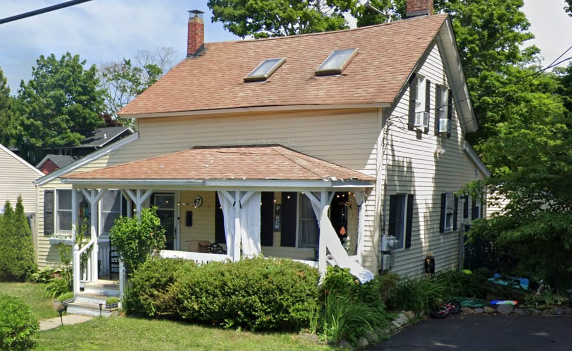 Real estate photo of the front of 47 Henry St. in Sayville.