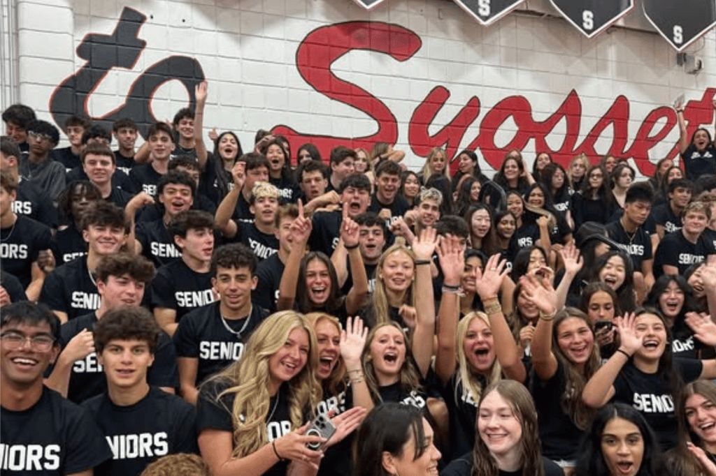 Members of Syosset's Class of 2026 celebrate during a first day of school event this month.