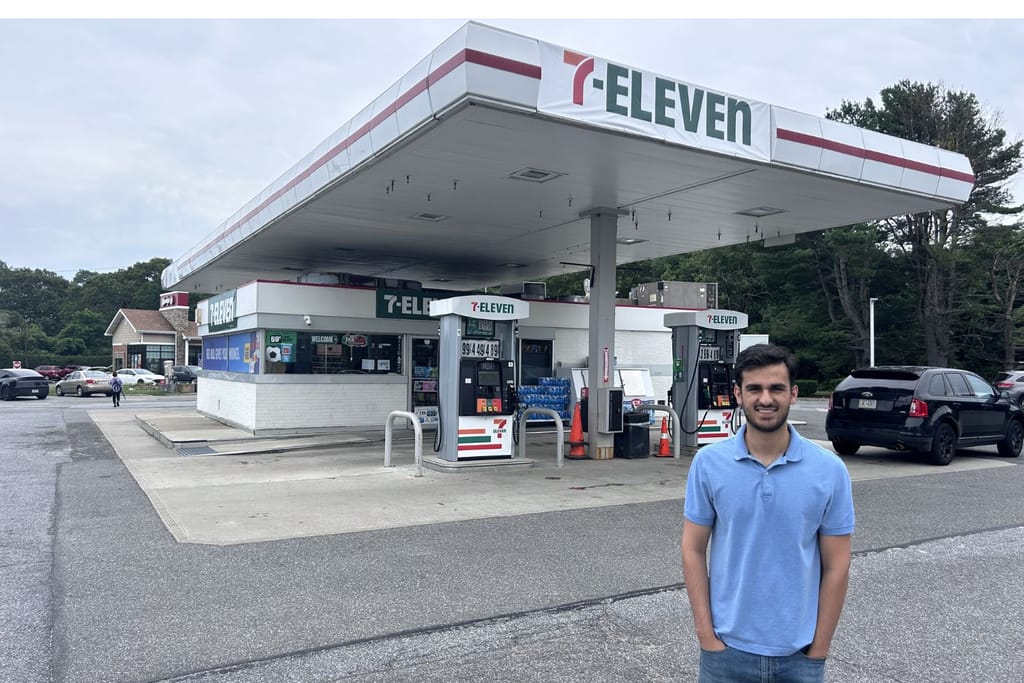 Ahmed outside in front of 7-Eleven sign.