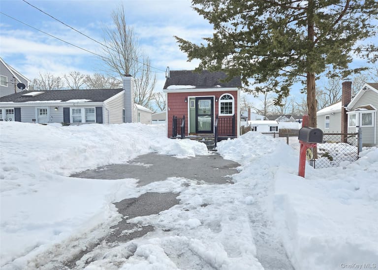 Small but mighty Selden home hits the Long Island market for $329K