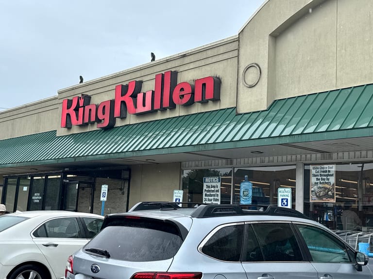 King Kullen’s final goodbye leaves Hewlett shoppers in tears