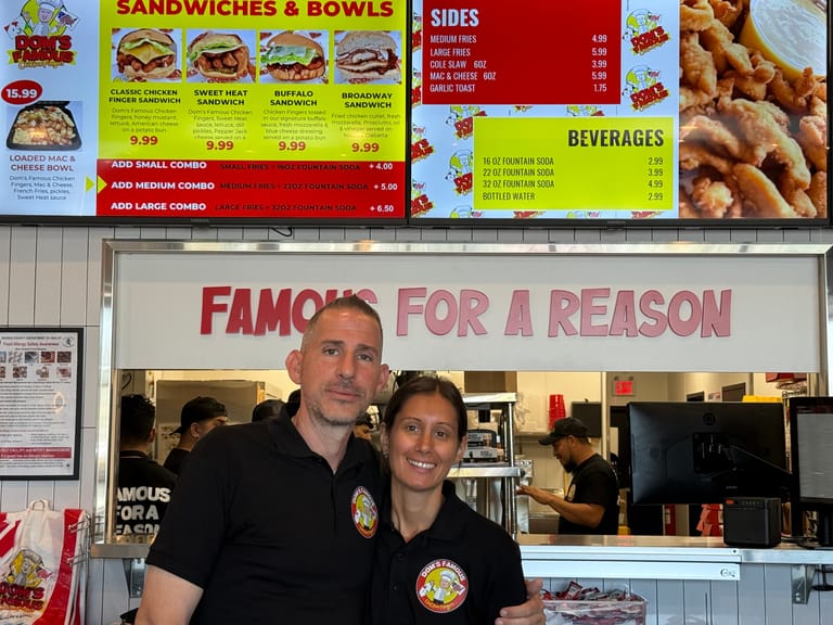 Dom’s Famous Chicken Fingers makes highly anticipated Plainview debut