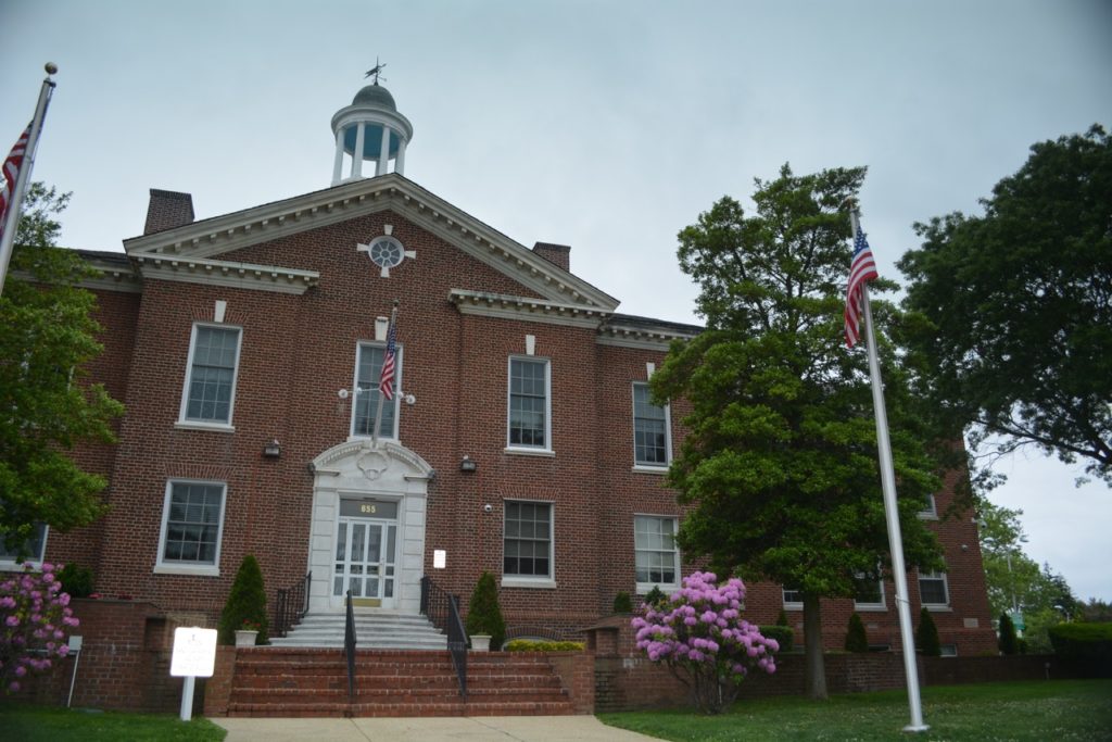 Column A renewed call for councilmatic districts in Islip Town