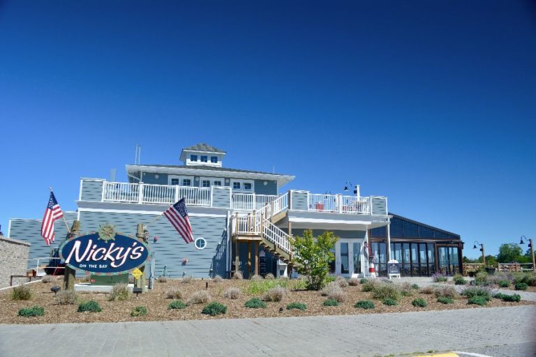 Nicky's on the Bay, Clam Bar both opening in Bay Shore May 1 for pickup