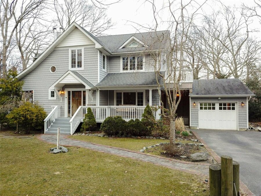 house for sale at 5 Reid St, Mastic, NY