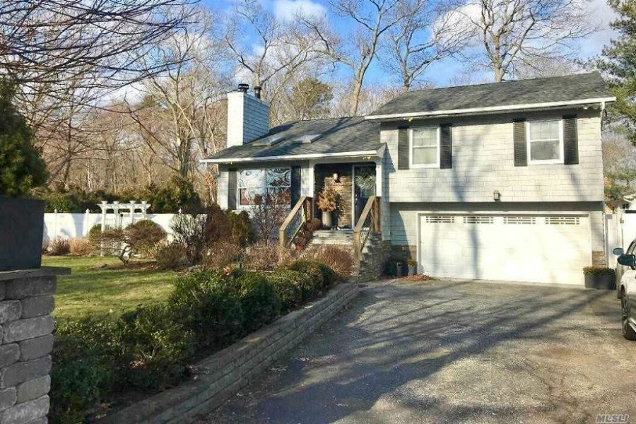 House for sale at15 Cook Ave, Moriches.