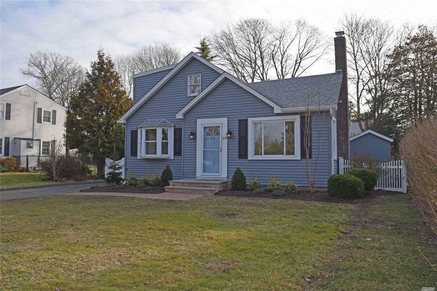 House for sale at 29 Neville St, Center Moriches