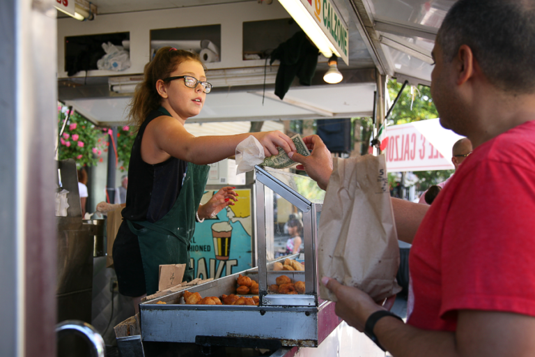 Aunt Mia's Pizzeria Brings Pizza Back To Waverly Avenue In Patchogue 