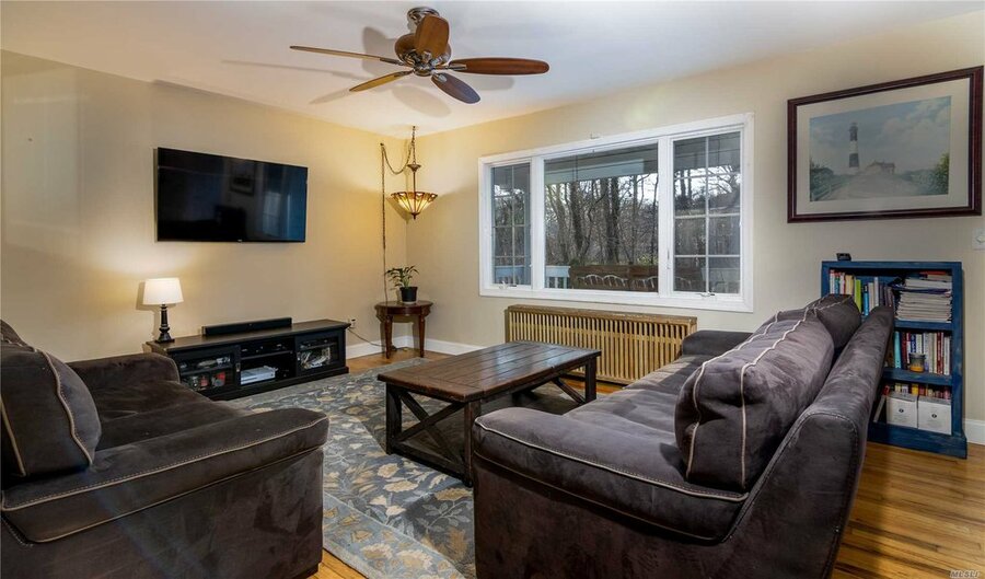 house for sale at 5 Reid St, Mastic, NY