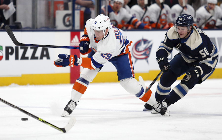 Nelson Leads Isles to 4th Straight Win, 3-1 Over Blackhawks