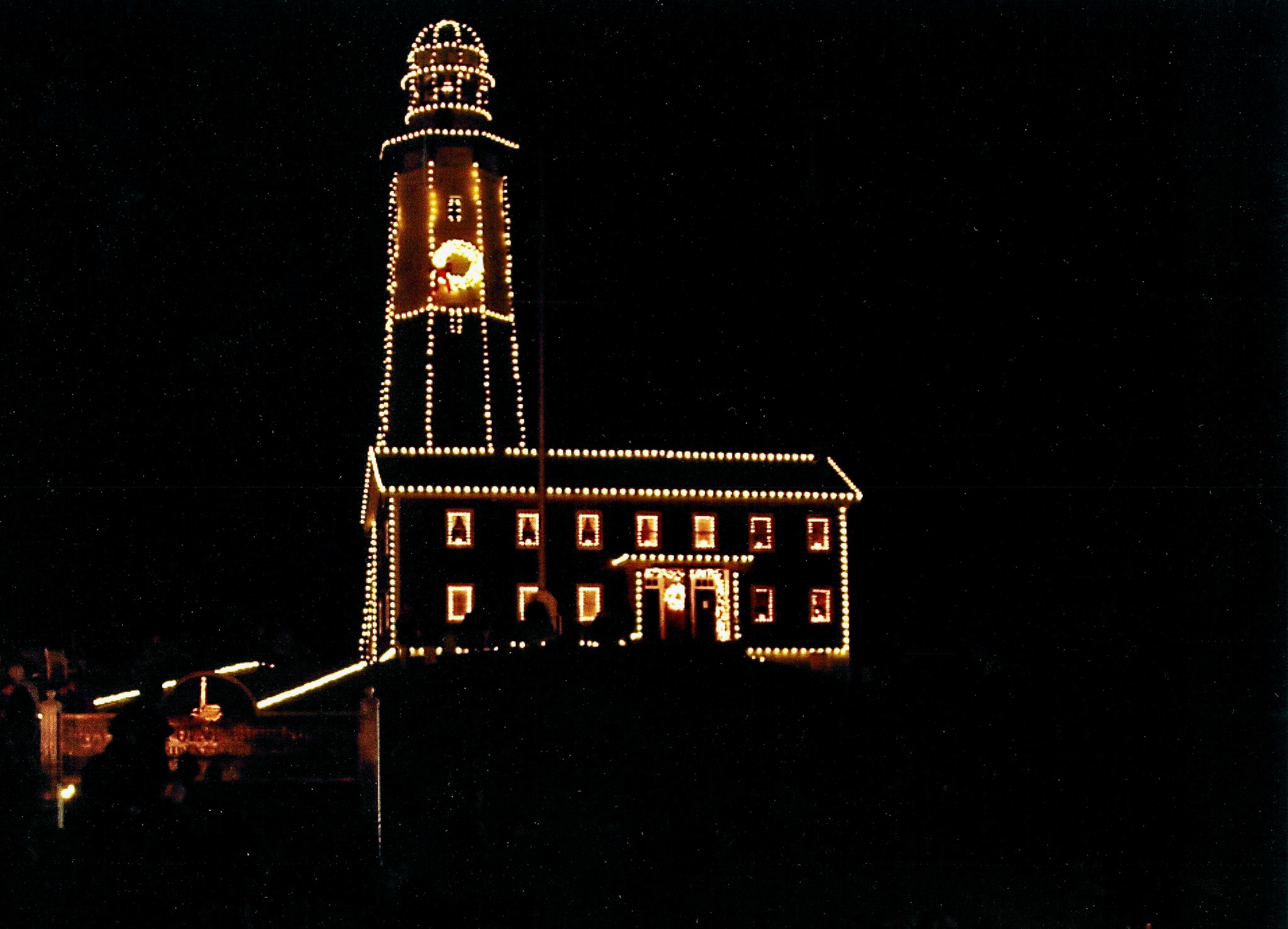 Bright beacons: Long Island lighthouses shine during the holidays, image size:2048x1478