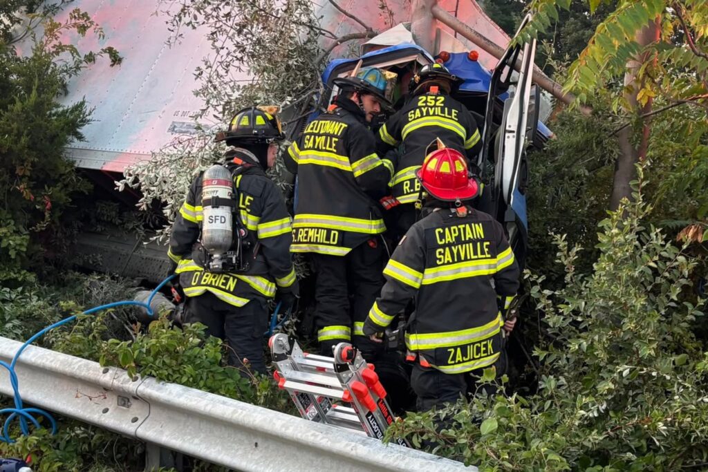 Source image for "Sayville firefighters free trapped occupant after box truck slams into pole on Sunrise Highway"